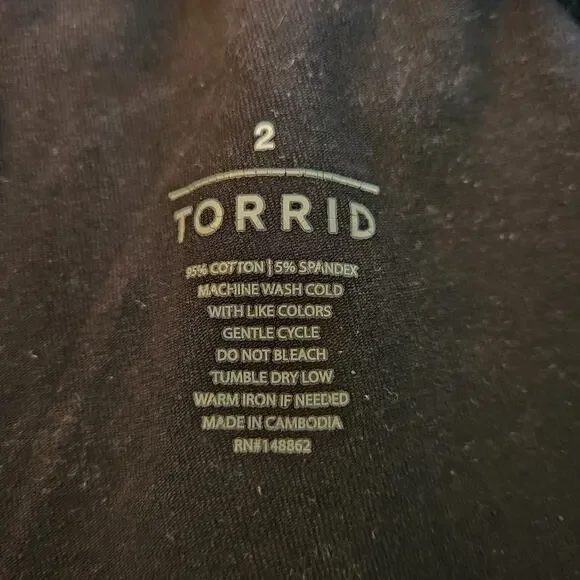 Torrid Capri Premium Legging Black Star Clusters Wide Waist Size 2X - Picture 3 of 6